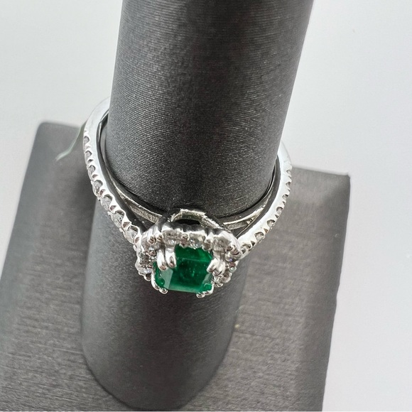 14k White Gold Diamond & Emerald Ring - Picture 3 of 8